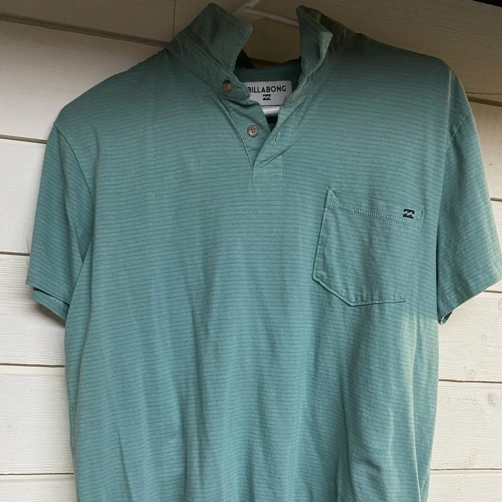 BILLABONG SEA GREEN MEN MEDIUM POLO POCKET SHIRT NWOT EUC - Picture 3 of 7